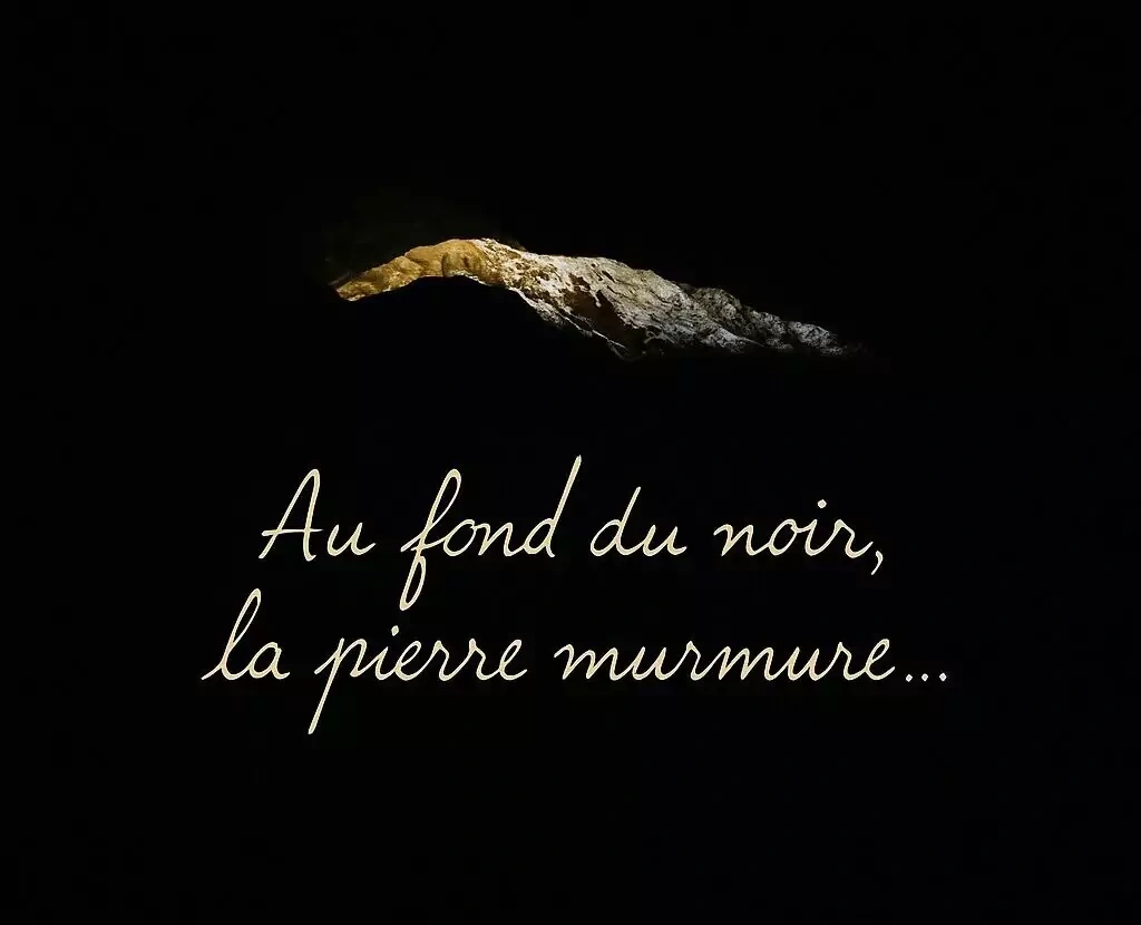 L'ombre d'une frontale dans la grotte Forestière